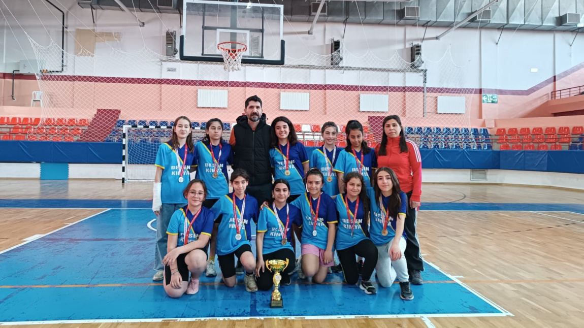 Küçük Kızlar Basketbol Takımımız İl 1.si Olmuştur