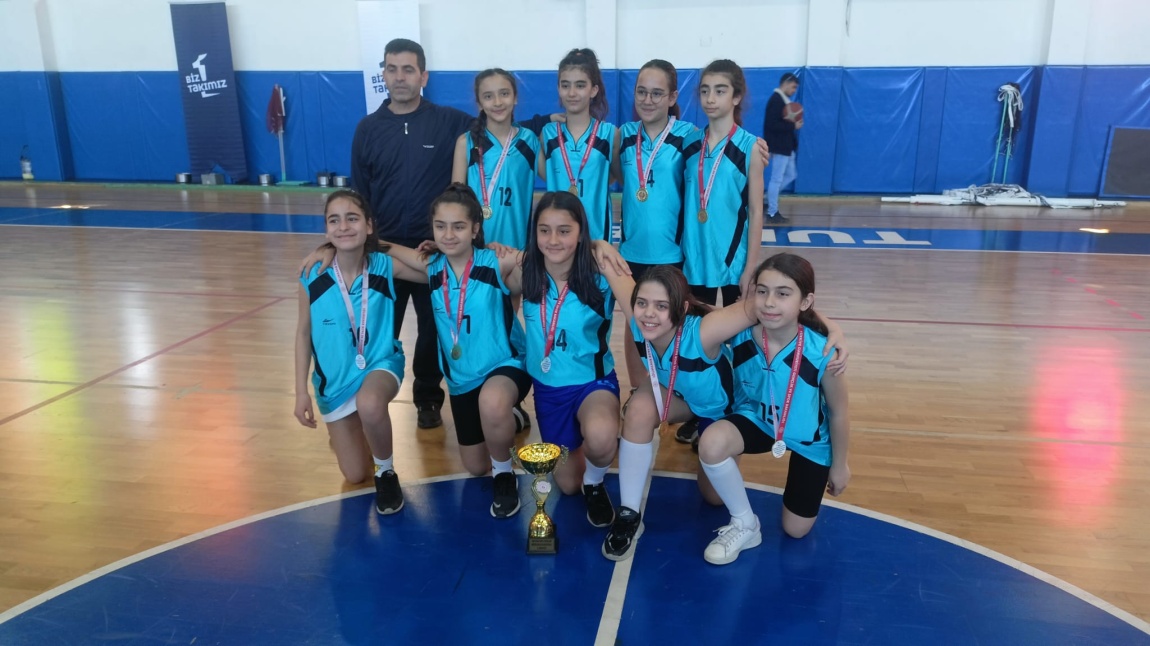 Okul Sporları Küçük Kızlar Basketbol Takımımız İl 1.si Olmuştur