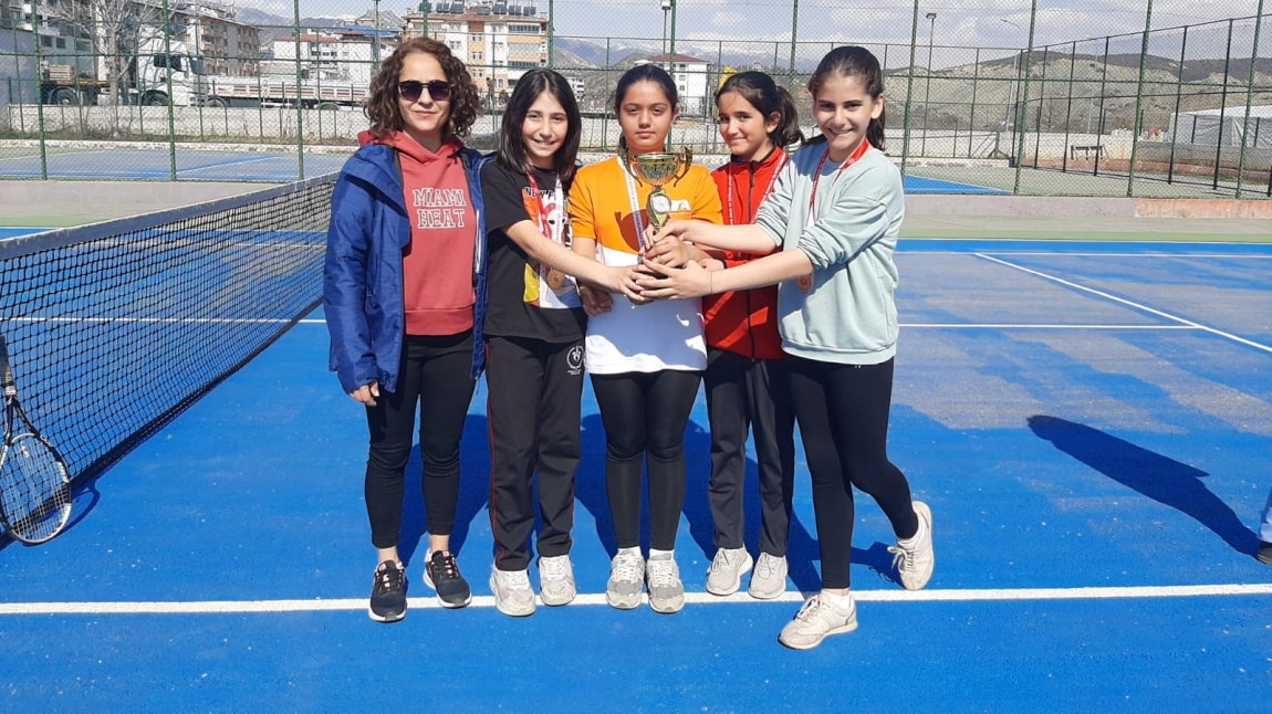 Okul Sporları Küçük Kızlar Tenis Takımımız İl 1.si Olmuştur
