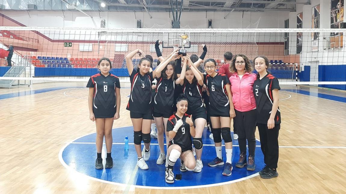 Okul Sporları Yıldız Kızlar Takımımız Voleybol İl 3.sü Olmuştur.
